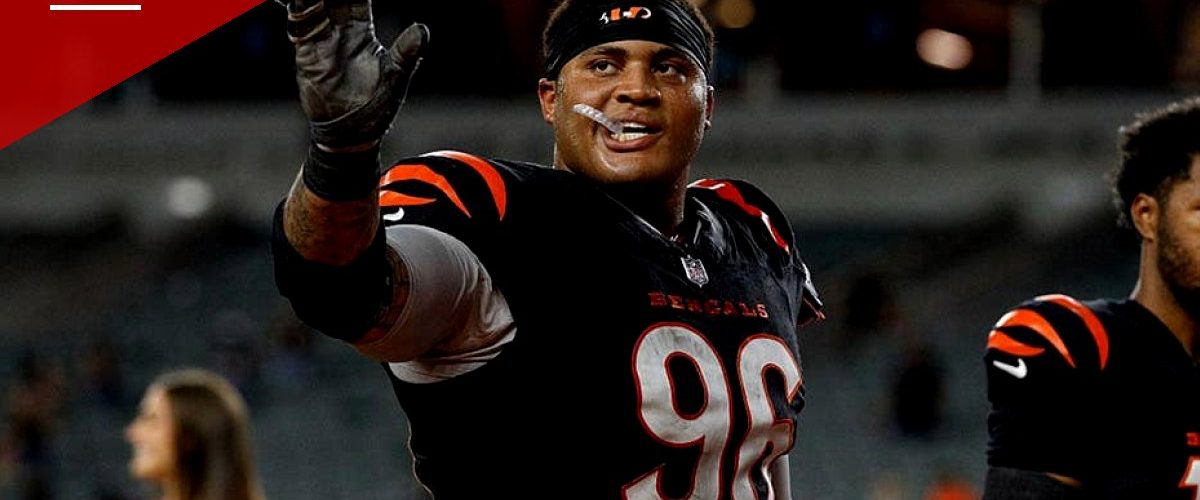 Bengals Rookie Landon Robinson Wears Navy Dress Uniform to First NFL Game on 9/11 Tribute Sunday